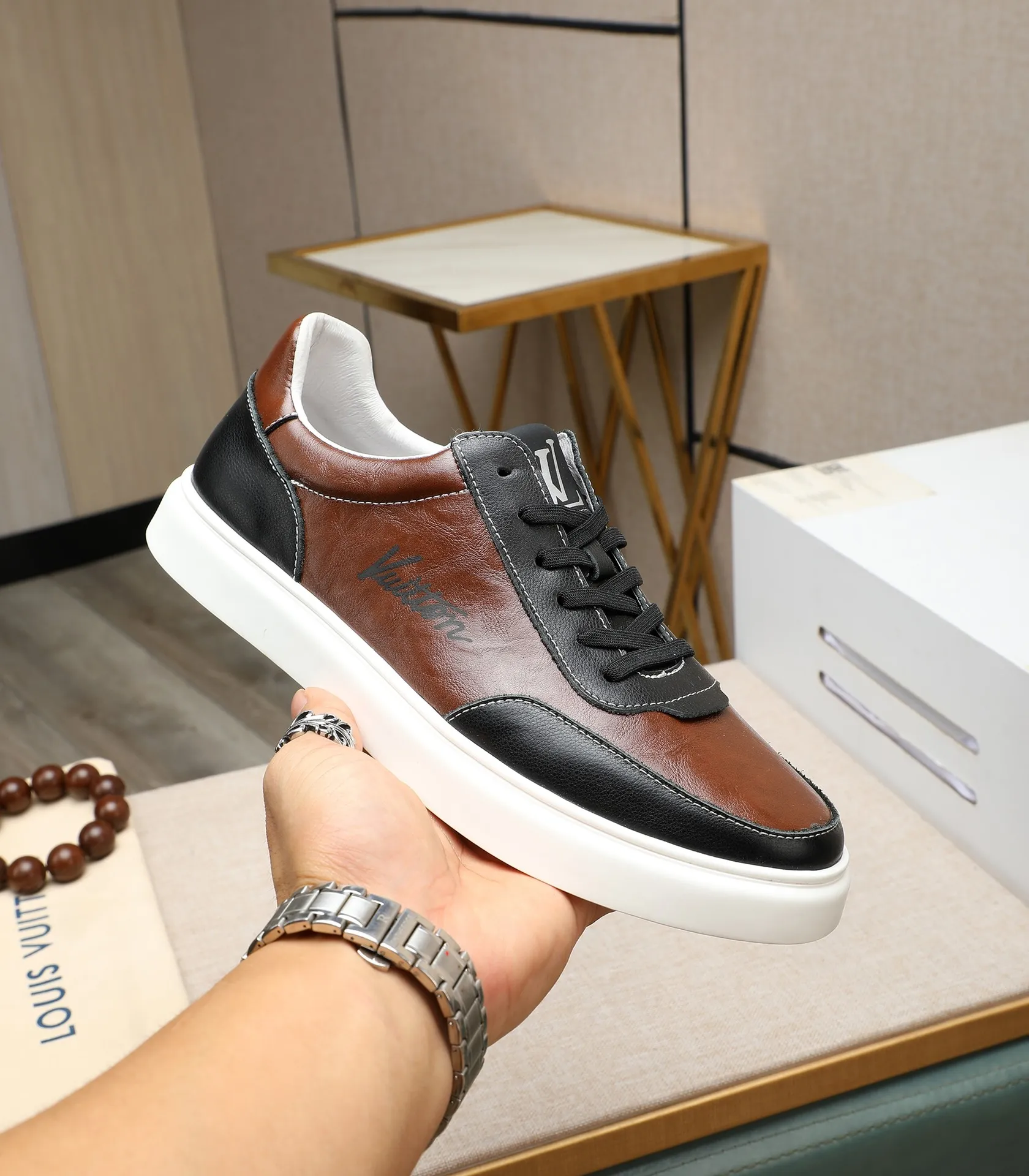 Men's shoes 💰440📛📛【LOUIS VUITTON】Louis Vuitton 2024 official website synchronized new products 👟Milan fashion catwalk style 🇰🇾🇰🇾LV family logo, celebrity style, a must-have for fashionistas ⚠️First-layer calfskin ➕Genuine leather lining ➕Official website original version special outsole 👞Number 38-44
